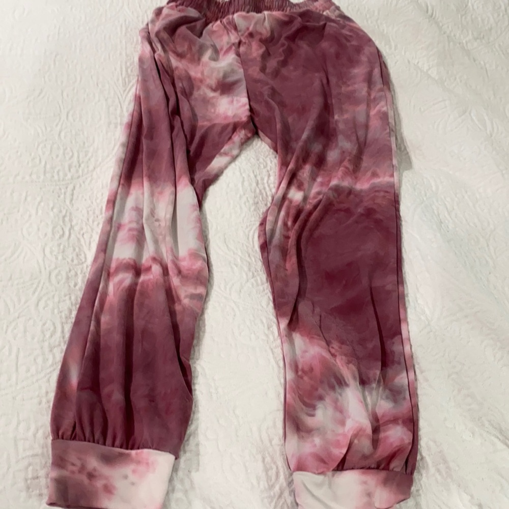 Tie dye leisure pants. Very soft